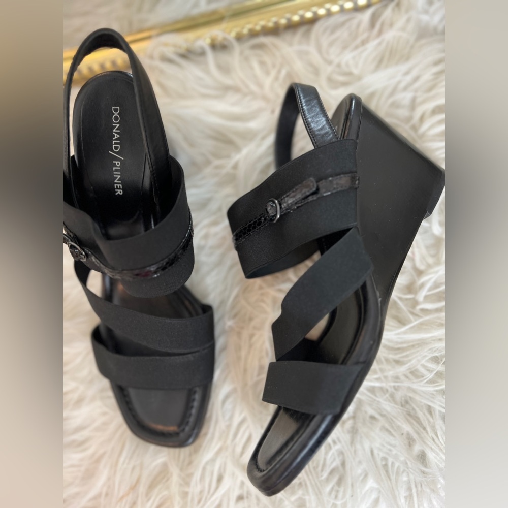 Donald Pliner size 10M Platform Sandals